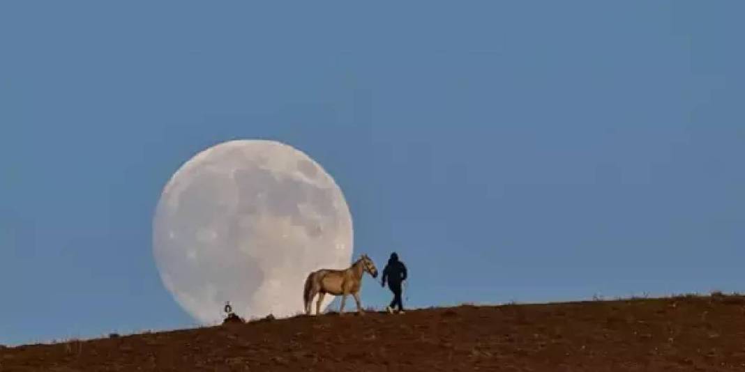 Görenler tablo sandı, dolunay kendine hayran bıraktı! Bu görüntüler Türkiye’den: Duvar kağıdı değil gerçek 4